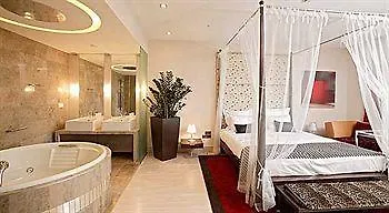 Central Hotel 4*